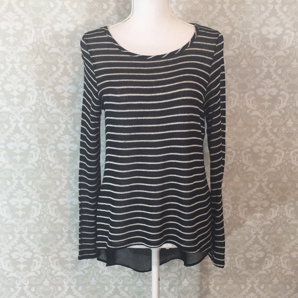 {Bar III} Size M Sheer Lightweight Sweater